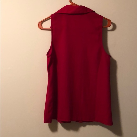 Sleeveless Button Down Blouse - Picture 4 of 4